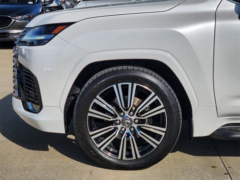 Certified 2025 Lexus LX 600 4WD w/ Luxury Package image 8