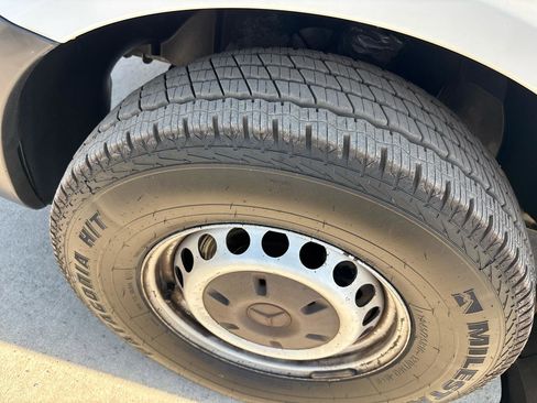 Used 2016 Mercedes-Benz Sprinter 2500 image 20