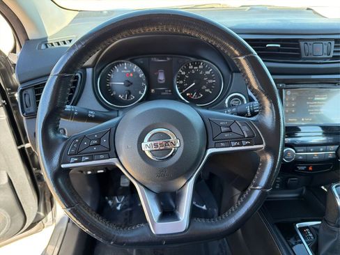 Used 2017 Nissan Rogue Sport SL image 17