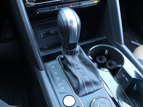 Used 2021 Volkswagen Atlas Cross Sport SEL Premium image 25