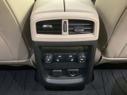 Used 2020 Buick Envision Premium image 30