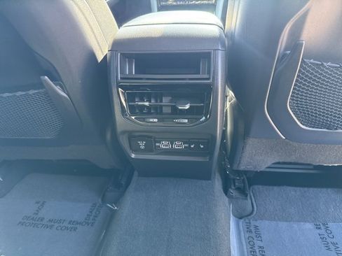 Certified 2023 Jeep Grand Cherokee Limited image 28