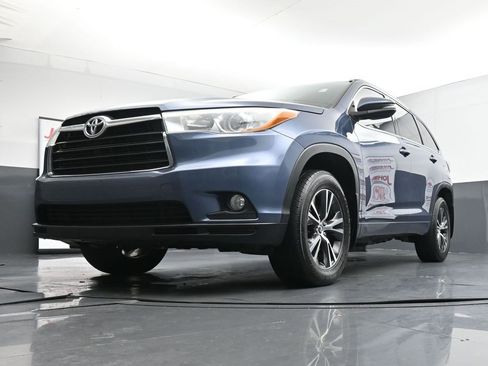Used 2016 Toyota Highlander XLE image 41