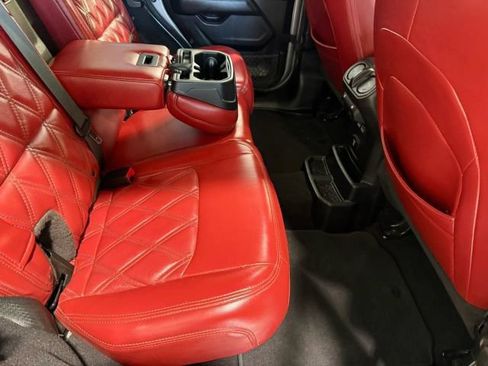 Used 2019 Jeep Wrangler Unlimited Sahara AWD/4WD image 27