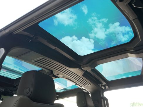 Used 2024 GMC Hummer EV 3X AWD/4WD image 18