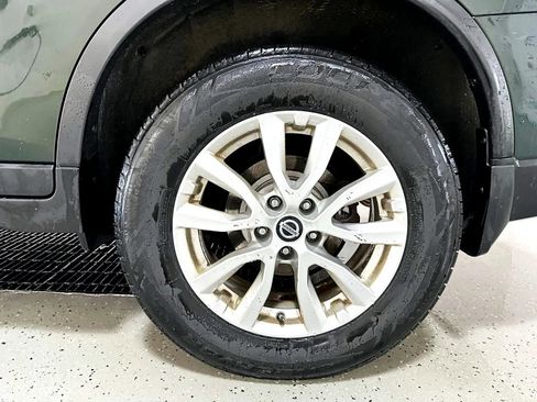 Used 2019 Nissan Rogue SV image 18