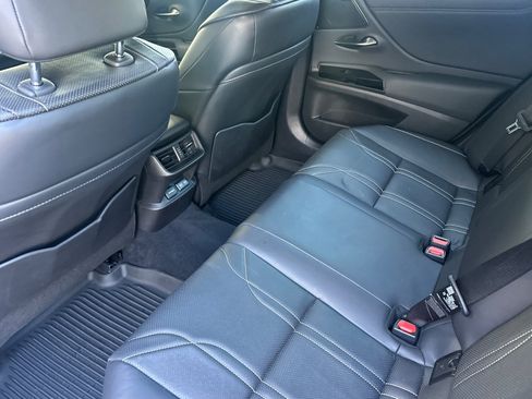 Used 2024 Lexus ES 300h w/ Accessory Package (Z1) FWD image 15