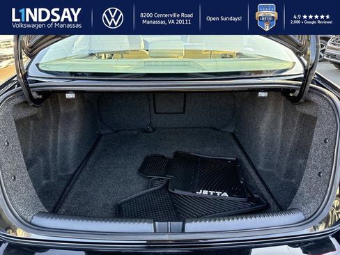 Used 2017 Volkswagen Jetta SE image 11