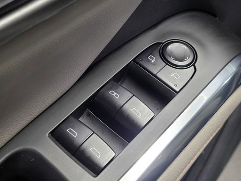 Used 2025 Chevrolet Traverse LT image 22