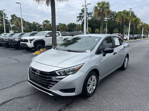 Used 2025 Nissan Versa S FWD image 5