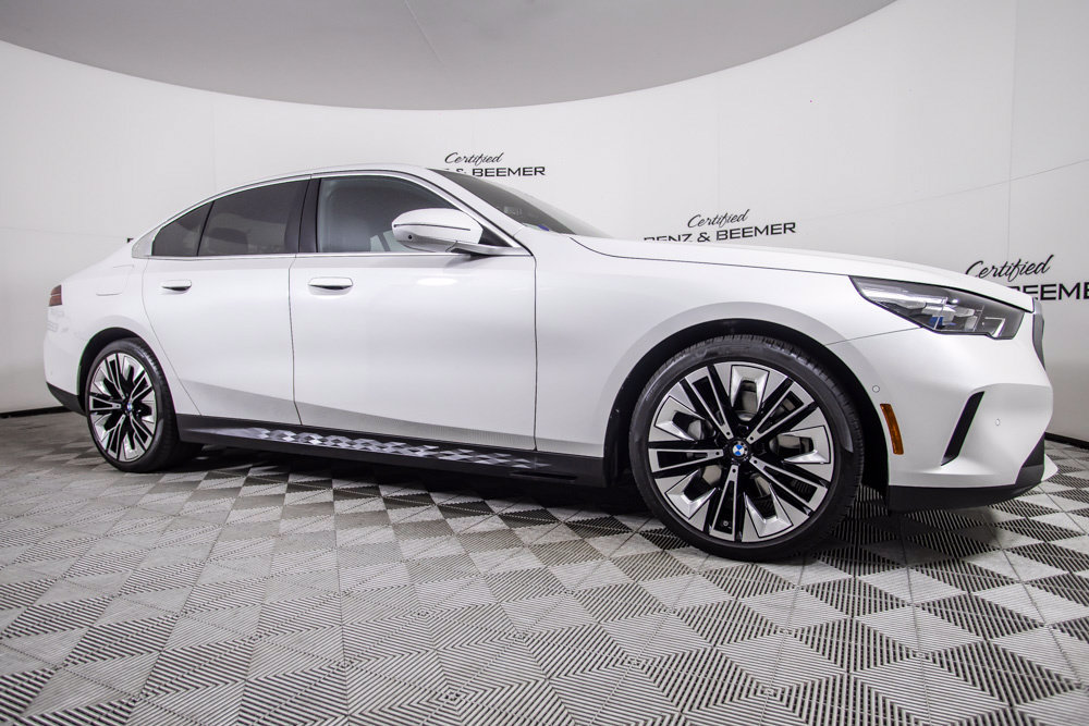 Used 2024 BMW 530i w/ Premium Package RWD image 2