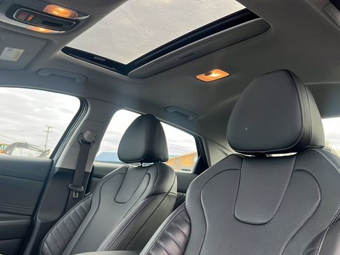 Certified 2024 Hyundai Elantra Limited image 17