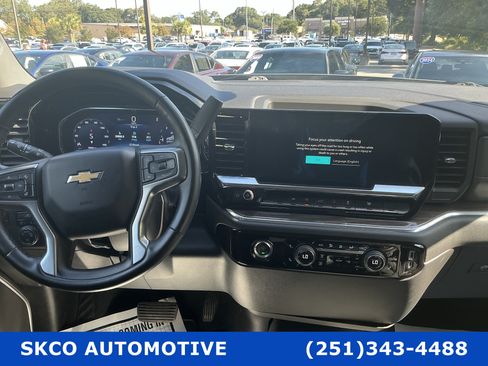 Used 2023 Chevrolet Silverado 1500 LT AWD/4WD image 15