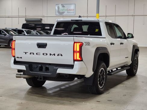 Used 2024 Toyota Tacoma TRD Off-Road image 9