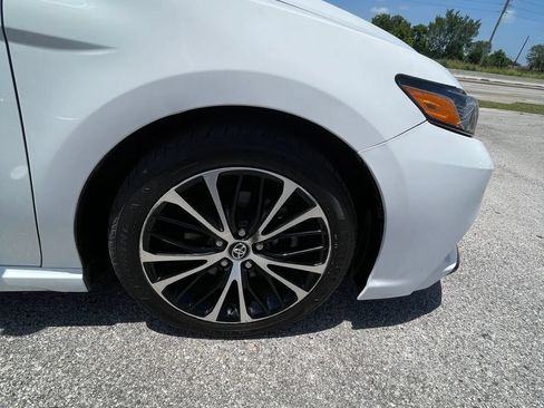 Used 2018 Toyota Camry SE FWD image 5