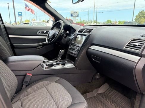 Used 2017 Ford Explorer XLT w/ Equipment Group 201A AWD/4WD image 10