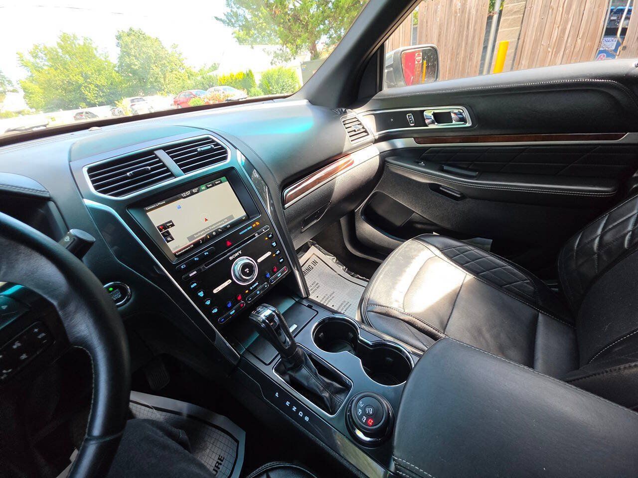 Used 2016 Ford Explorer Platinum AWD/4WD image 22