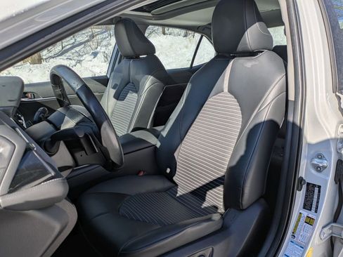 Used 2023 Toyota Camry SE image 12