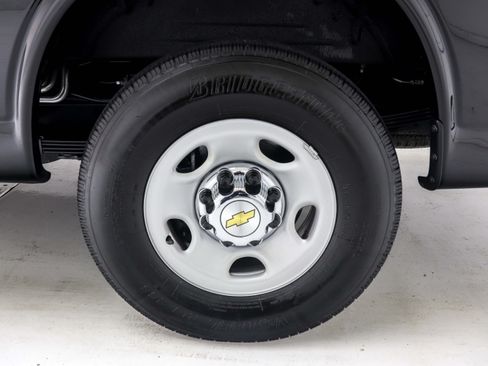 Used 2024 Chevrolet Express 3500 LT w/ LT Preferred Equipment Group RWD image 27