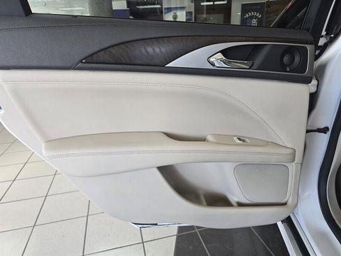 Used 2017 Lincoln MKZ Reserve AWD/4WD image 10