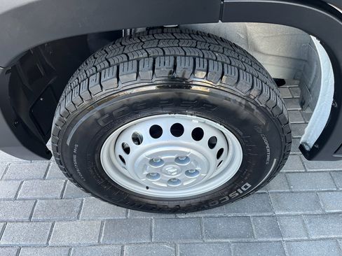 Used 2025 RAM ProMaster 2500 w/ Convenience Group image 12