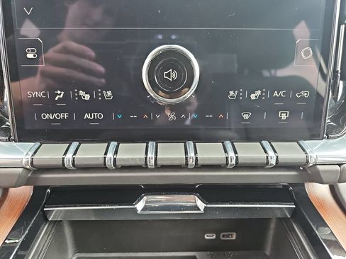 Certified 2025 GMC Yukon Denali AWD/4WD image 27