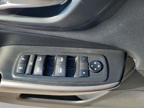 Used 2019 Jeep Cherokee Latitude w/ Popular Appearance Group image 18