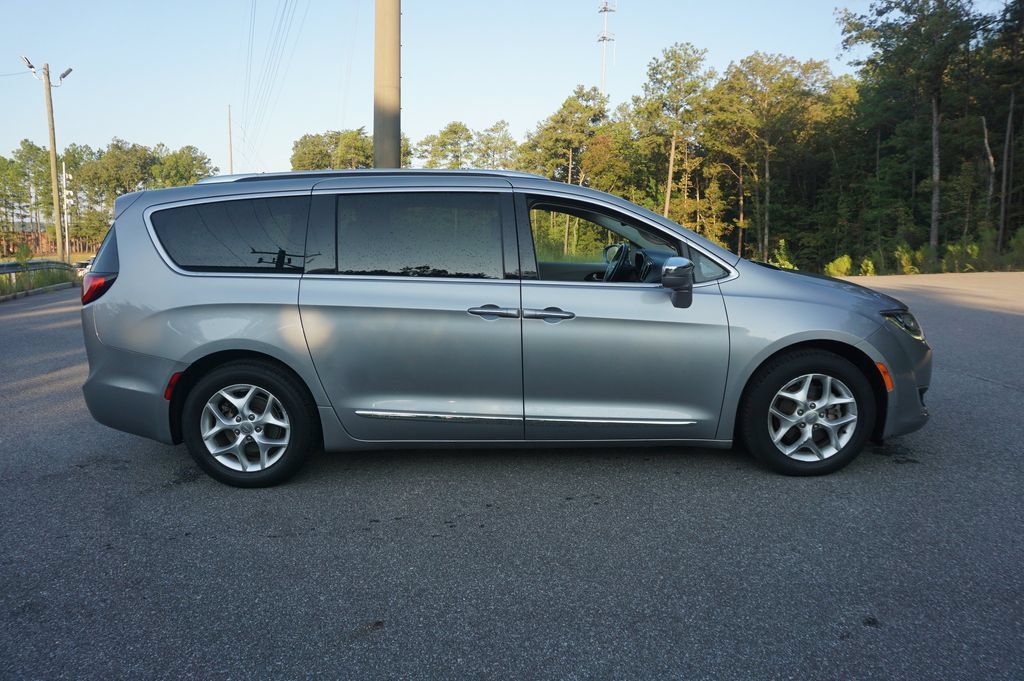 Used 2020 Chrysler Pacifica Limited FWD image 25