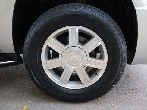 Used 2011 Cadillac Escalade AWD image 43