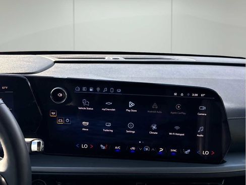 Used 2025 Chevrolet Traverse LT w/ Midnight/Sport Edition image 21