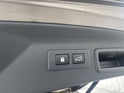 Used 2025 Subaru Forester Premium image 16