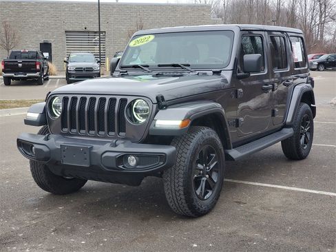 Used 2022 Jeep Wrangler Unlimited Sahara image 2