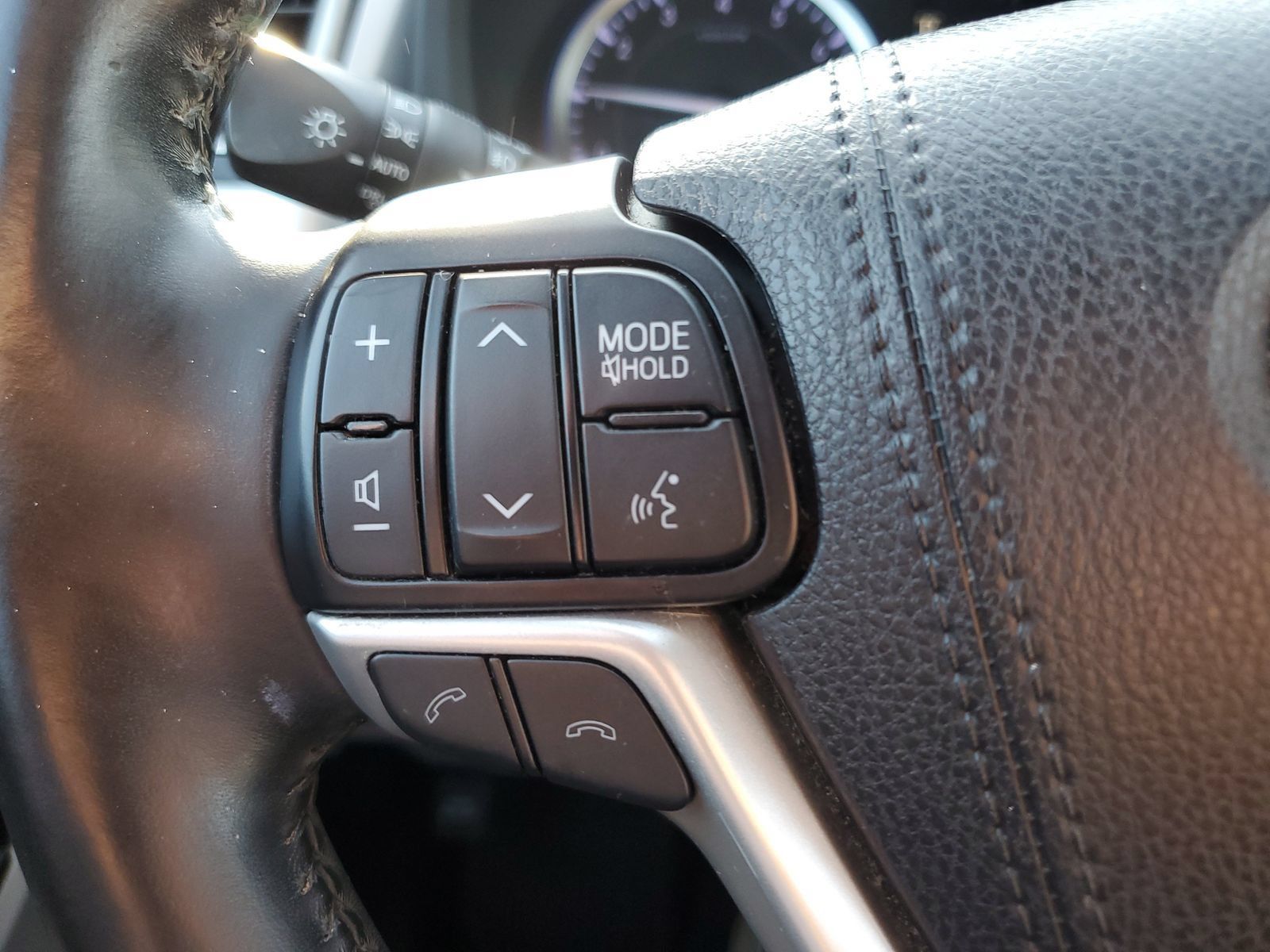 Used 2018 Toyota Highlander Limited AWD/4WD image 23