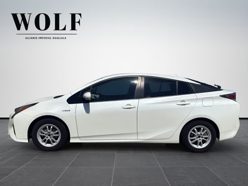 Used 2017 Toyota Prius Two w/ Prius Two Safety Plus Package FWD image 4