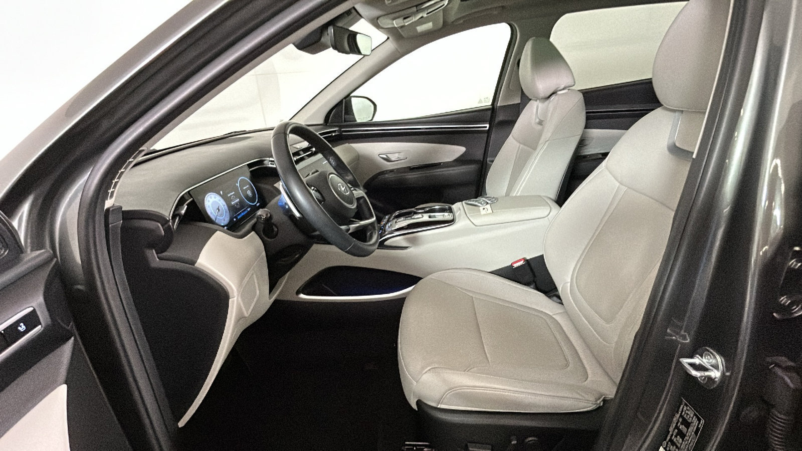 Certified 2022 Hyundai Tucson Limited AWD/4WD image 15