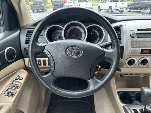 Used 2011 Toyota Tacoma PreRunner image 18