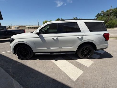 Used 2023 Ford Expedition XLT RWD image 11