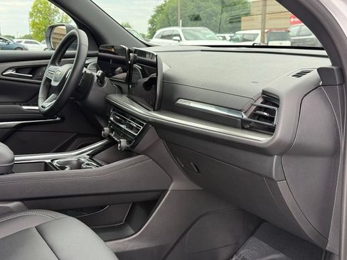 Used 2026 Chevrolet Traverse LT AWD/4WD image 28