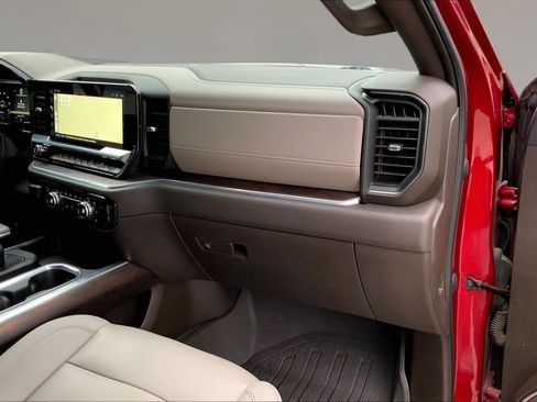 Used 2022 GMC Sierra 1500 SLT AWD/4WD image 17