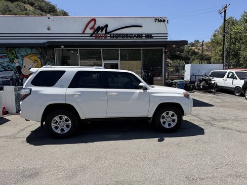 Used 2016 Toyota 4Runner SR5 RWD image 3
