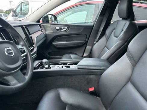 Used 2023 Volvo XC60 B5 Plus w/ Climate Package AWD/4WD image 6