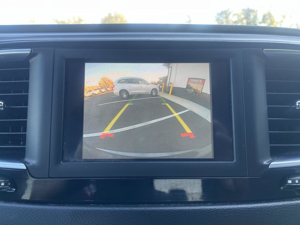 Used 2019 Chrysler Pacifica Touring-L w/ S Appearance Package FWD image 10