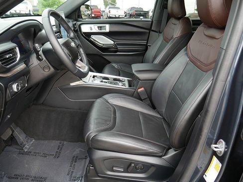 Used 2022 Ford Explorer Platinum w/ Equipment Group 601A AWD/4WD image 10
