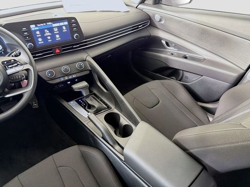 Used 2025 Hyundai Elantra SE w/ Cargo Package FWD image 23