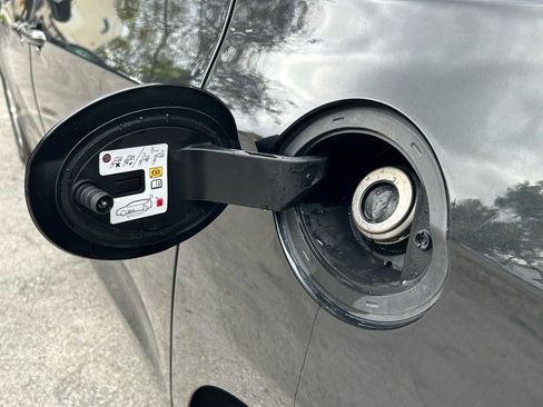 Used 2023 Chrysler Pacifica Touring-L image 38