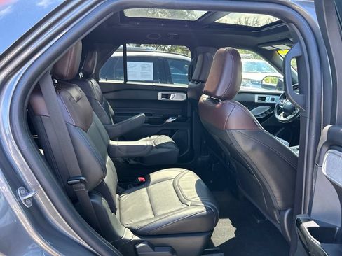 Used 2023 Ford Explorer Platinum w/ Technology Package AWD/4WD image 45