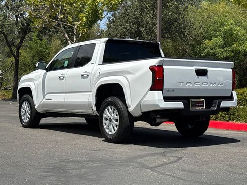 Used 2024 Toyota Tacoma SR5 AWD/4WD image 7
