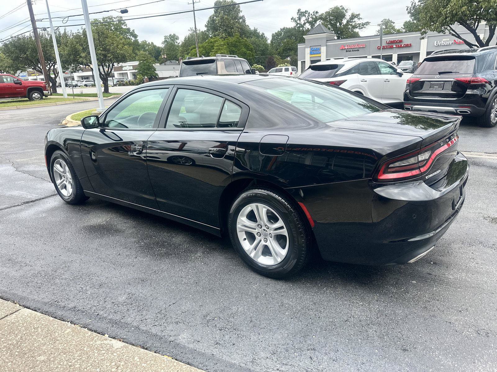 Used 2021 Dodge Charger SXT w/ Leather Interior Group RWD image 7