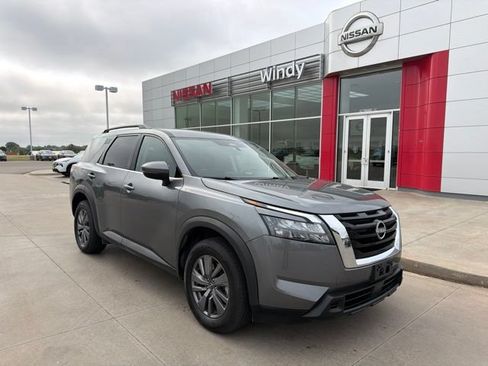 Used 2025 Nissan Pathfinder SV AWD/4WD image 1