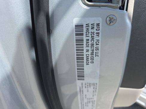 Used 2023 Chrysler Pacifica Touring-L FWD image 38